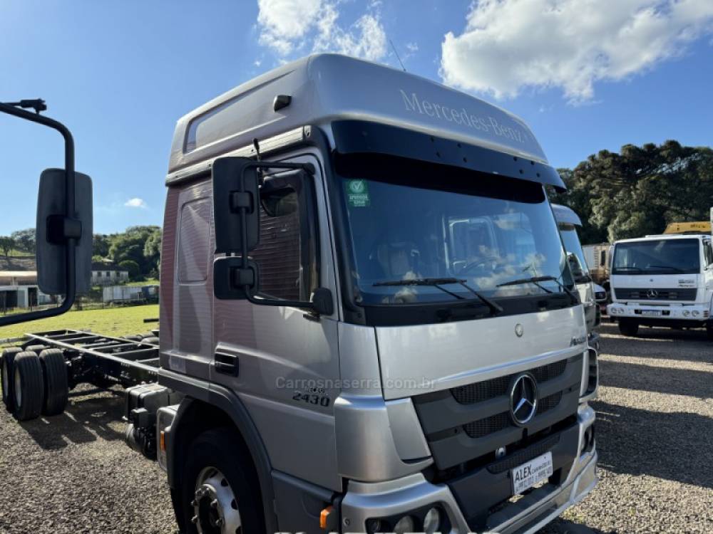 MERCEDES-BENZ - ATEGO 2430 - 2018/2018 - Prata - R$ 420.000,00