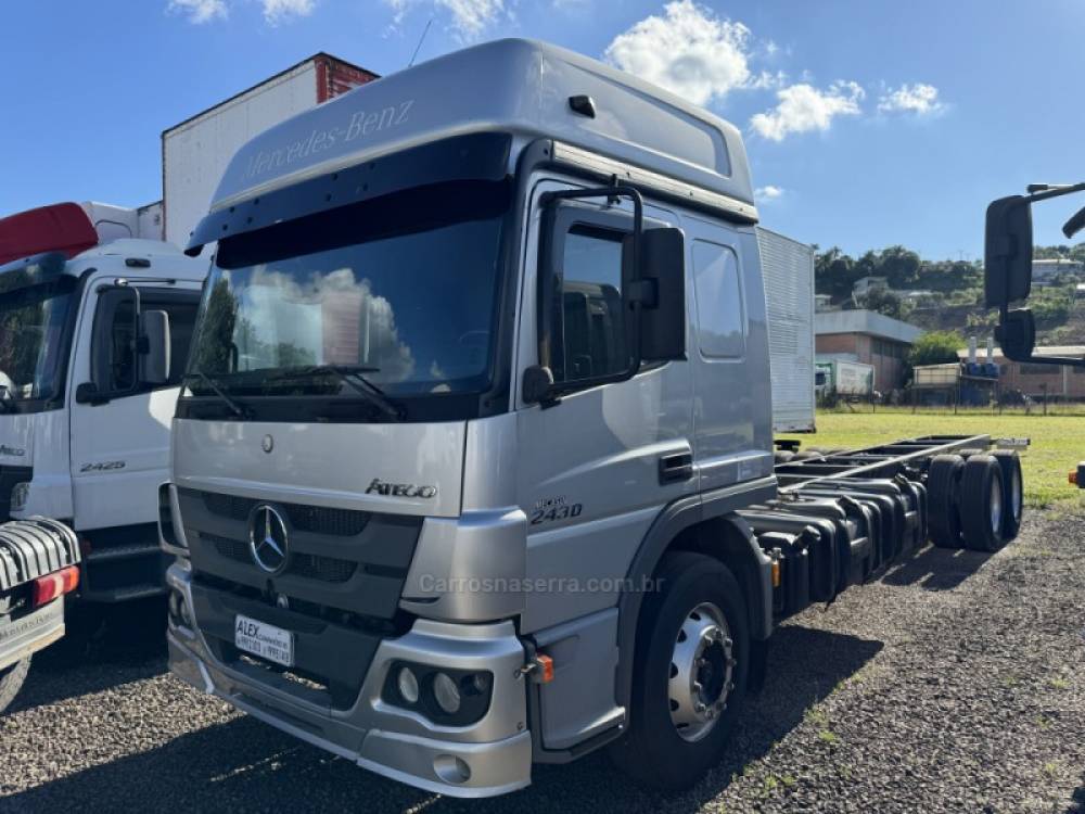 MERCEDES-BENZ - ATEGO 2430 - 2018/2018 - Prata - R$ 420.000,00