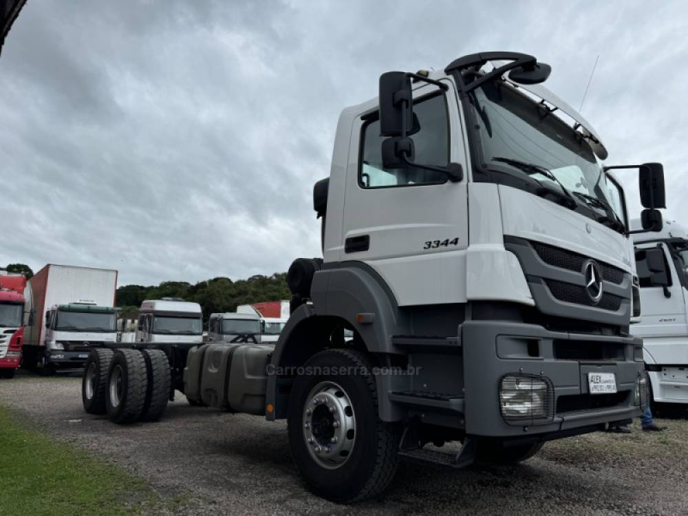 MERCEDES-BENZ - AXOR 3344 - 2018/2018 - Branca - R$ 395.000,00