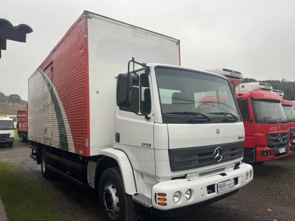 MERCEDES-BENZ - ATRON 1719 - 2013/2013 - Branca - R$ 260.000,00